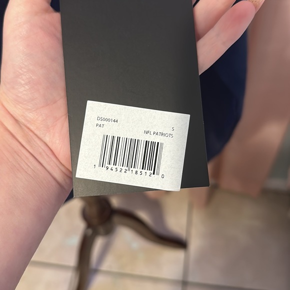 DKNY New England Patriots hoodie - Picture 4 of 8